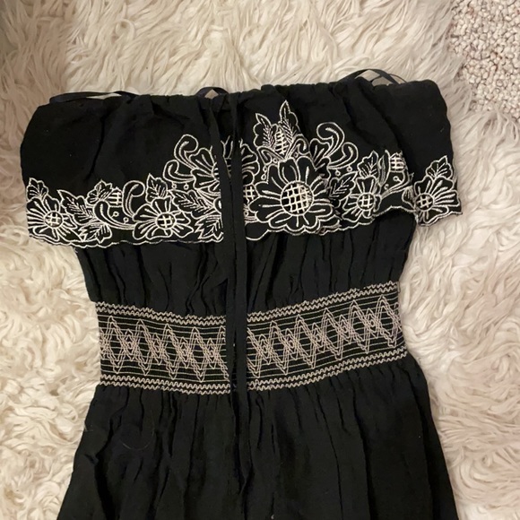 Maxi dress with lace detailing - Picture 5 of 6